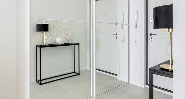 Mirrored Bifold Closet Doors Repair in Brownsville, FL