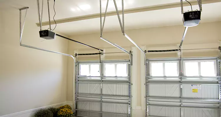 Residential Emergency Garage Door Repair in Brownsville, FL