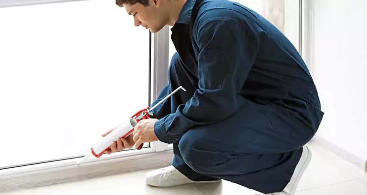 Window Glass Caulk Repair in Brownsville, FL