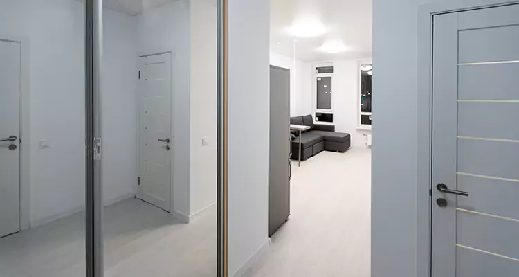 Modern Mirrored Closet Doors Repair in Brownsville, FL